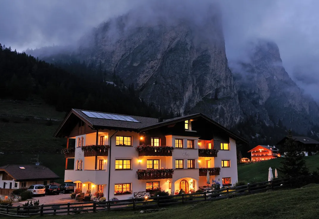 Garni-Hotel Iris - Garni-Hotel Iris