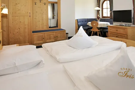 Apartment Saslonch - Garni-Hotel Iris